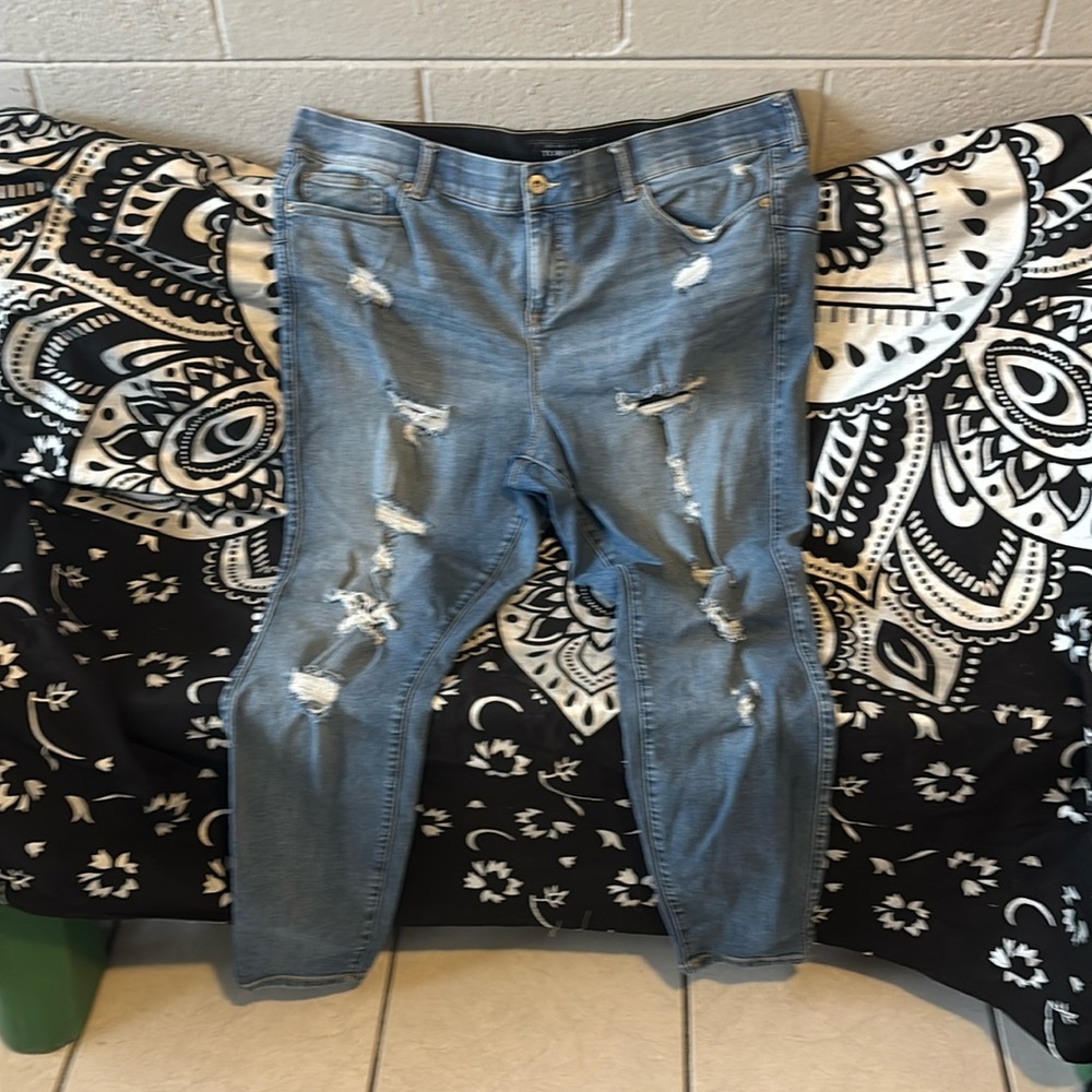Torrid bombshell skinny jeans a Size 22T